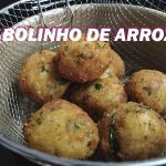 Bolinho de arroz recheado com queijo