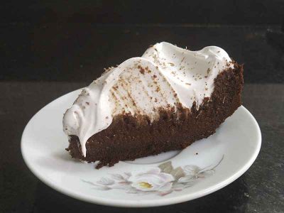 Receita de torta cremosa de chocolate com merengue